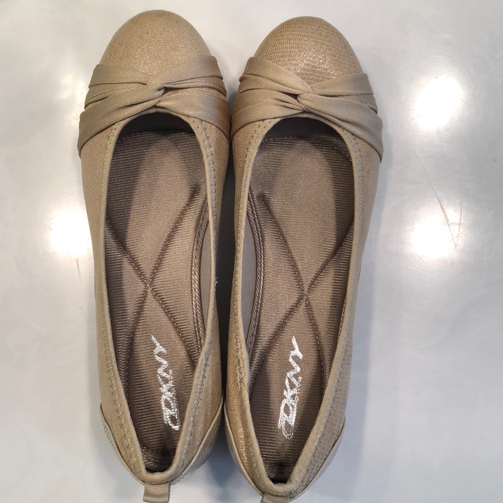 DKNY tan flat